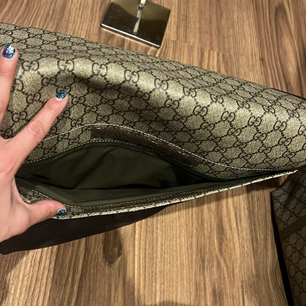 A407- 💯 % authentic Gucci crossbody bag - Picture 12 of 16
